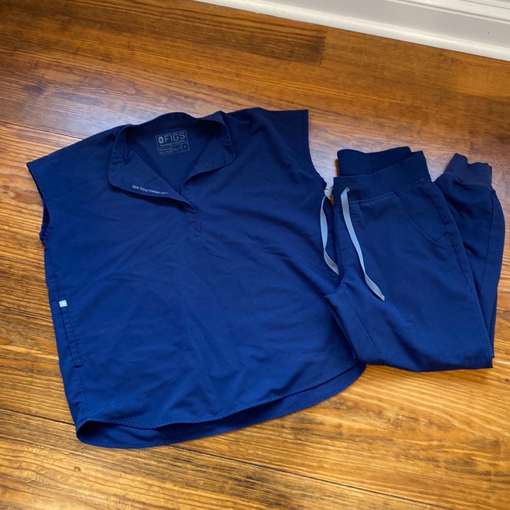 Figs navy scrub set- small top and petite small joggers